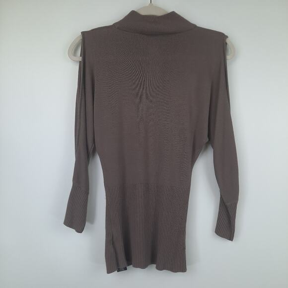 2b Bebe brown ribbed keyhole chest cold shoulder blouse size small - Picture 4 of 11